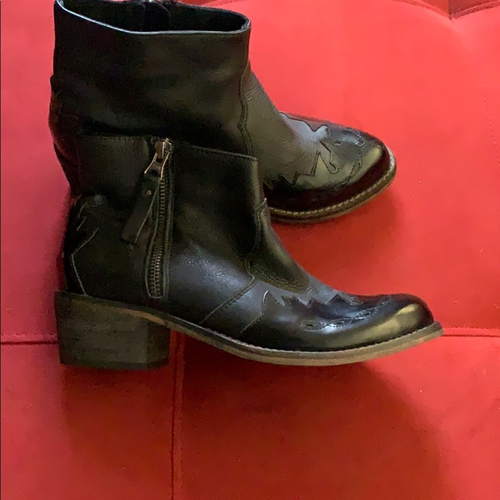 Black Genuine Leather Ankle Boots with Western Applique Side Zip - Size 7 / 37